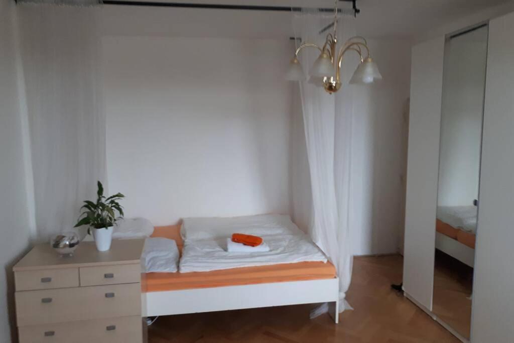 Room In Apartment Prague 3 Экстерьер фото